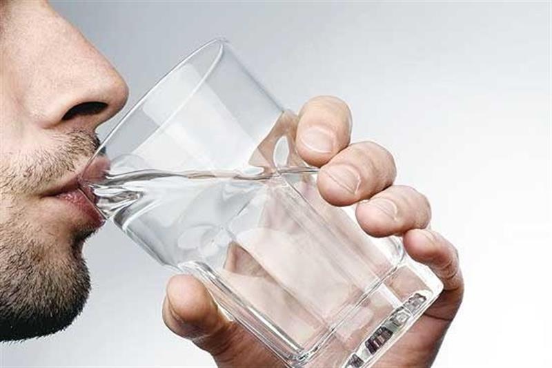 فواید نوشیدن آب بعد از بیدار شدن از خواب