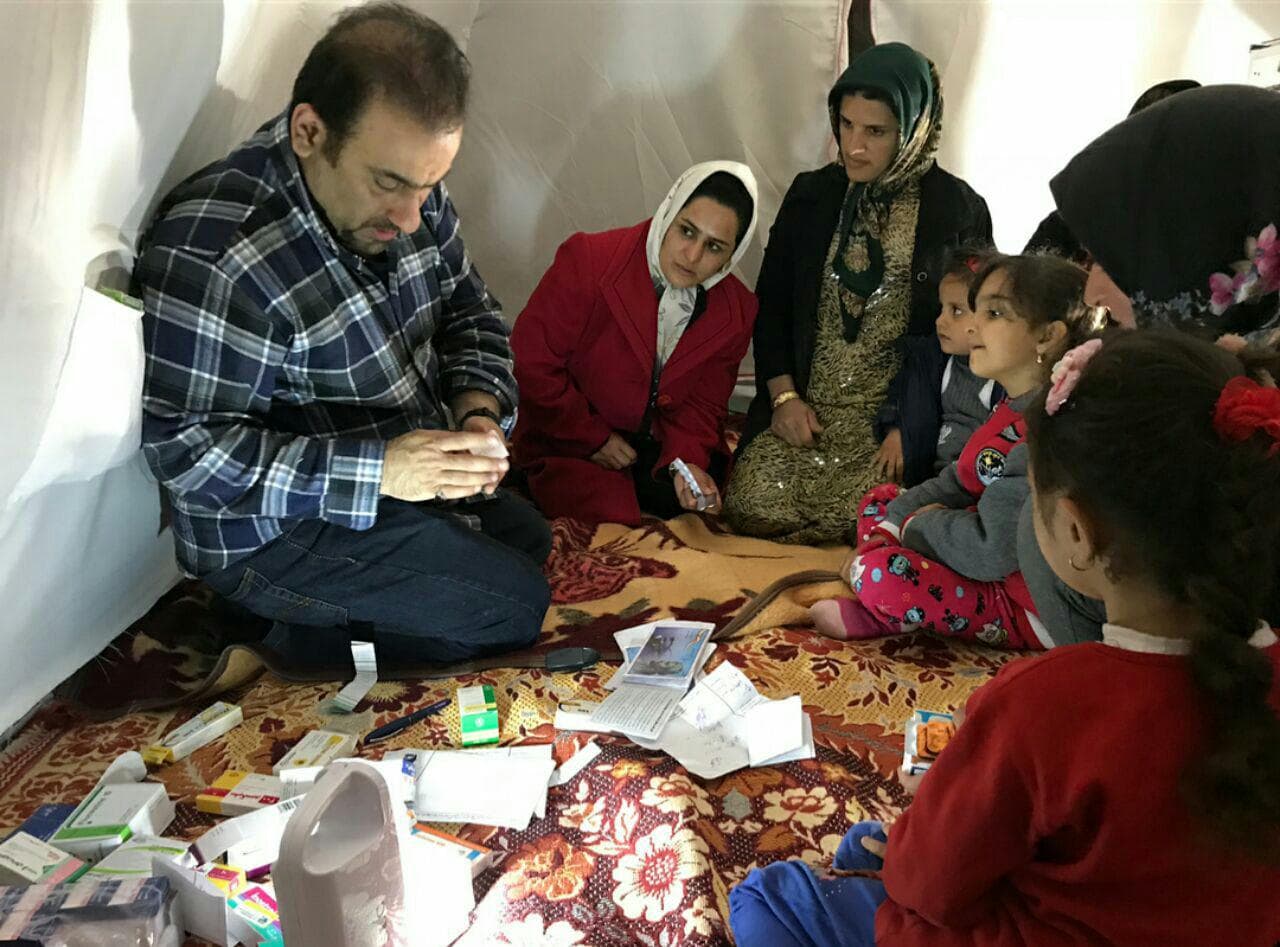 حضور داوطلبانه پزشکان بیمارستان محب کوثر در مناطق زلزله زده کرمانشاه 2