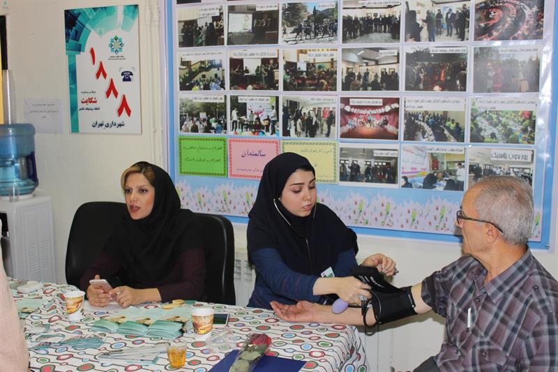 حضور پرستاران بیمارستان محب کوثر در فرهنگسرای نظامی گنجوی به مناسبت روز جهانی سالمندان