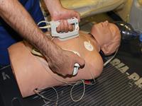 انجام مانور احیای بیمار بر روی مولاژ 3