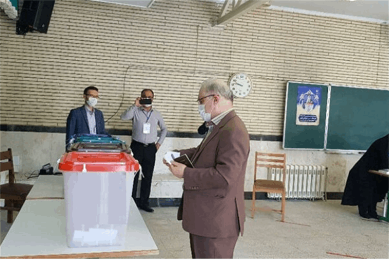 وزیر بهداشت پس از شرکت در انتخابات: مردم صرف نظر از گرایش های سیاسی در انتخابات حضور پیدا کنند