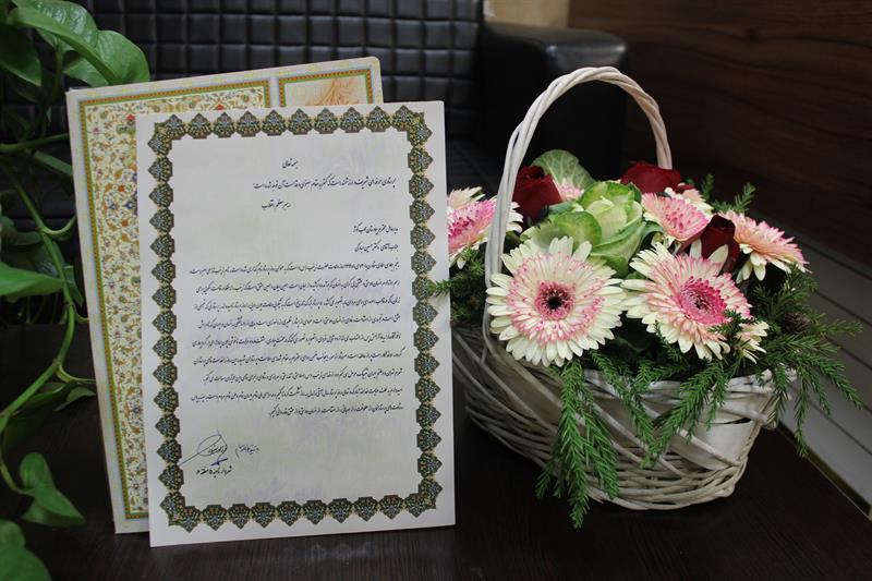 مهندس هنرور شهردار ناحیه 5 منطقه 6 تهران بزرگ به مناسبت روز پرستار با اهدای لوح تقدیر ،از مدیر عامل بیمارستان محب کوثر تقدیر به عمل آورد